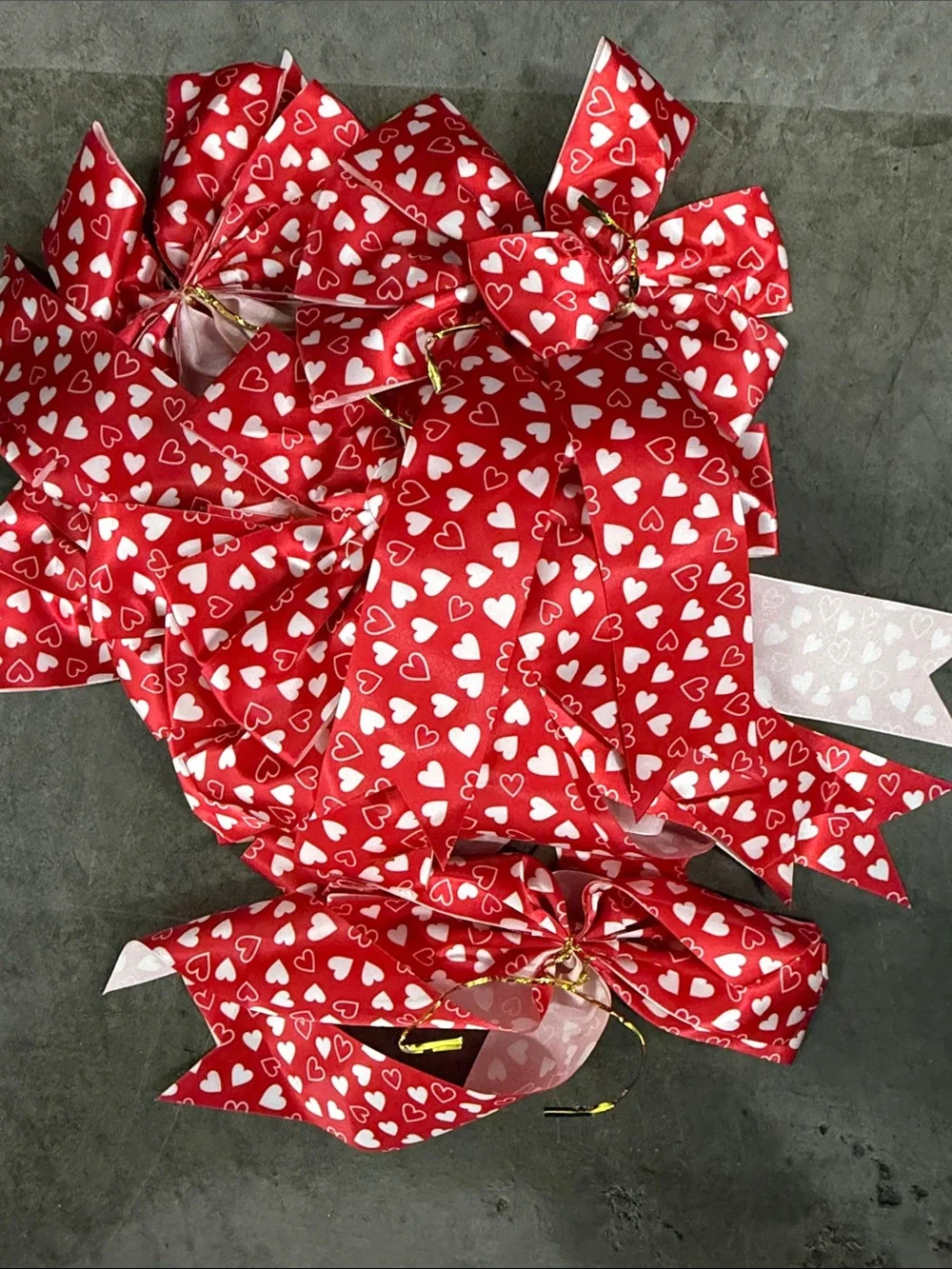 Red and white heart decorative ribbon large 10 pieces all new twist tie gold new